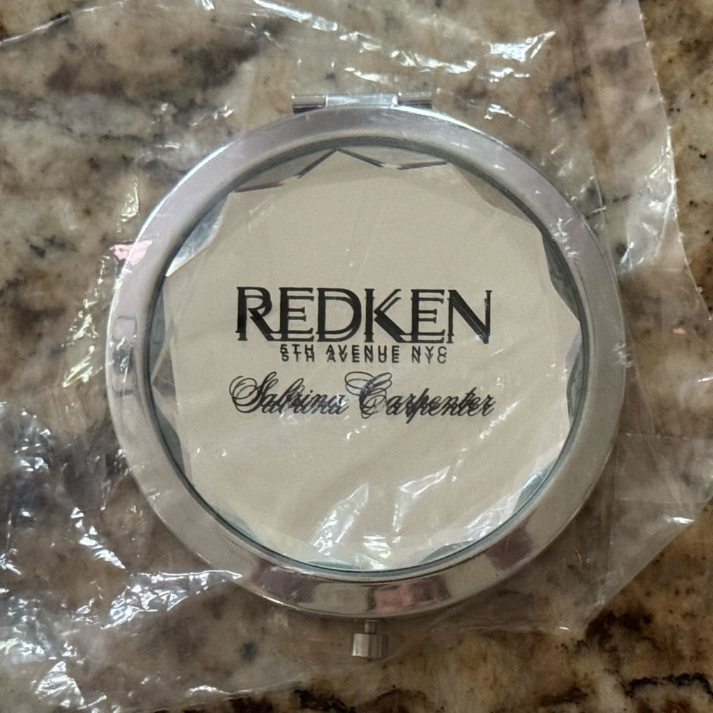 Sabrina Carpenter: Redken Promo Compact Mirror - BNWT